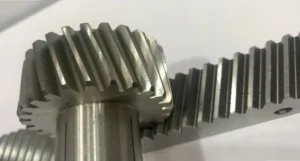 Qual a Diferença Entre Engrenagem de Dente Reto e Helicoidal?